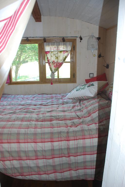 Maison D'Hotes Ainsi Soie T-Il Combovin Zimmer foto