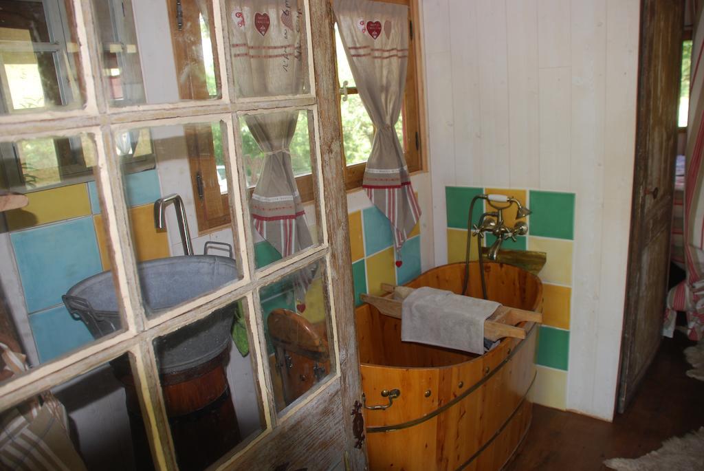 Maison D'Hotes Ainsi Soie T-Il Combovin Zimmer foto