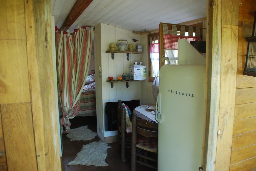 Maison D'Hotes Ainsi Soie T-Il Combovin Zimmer foto